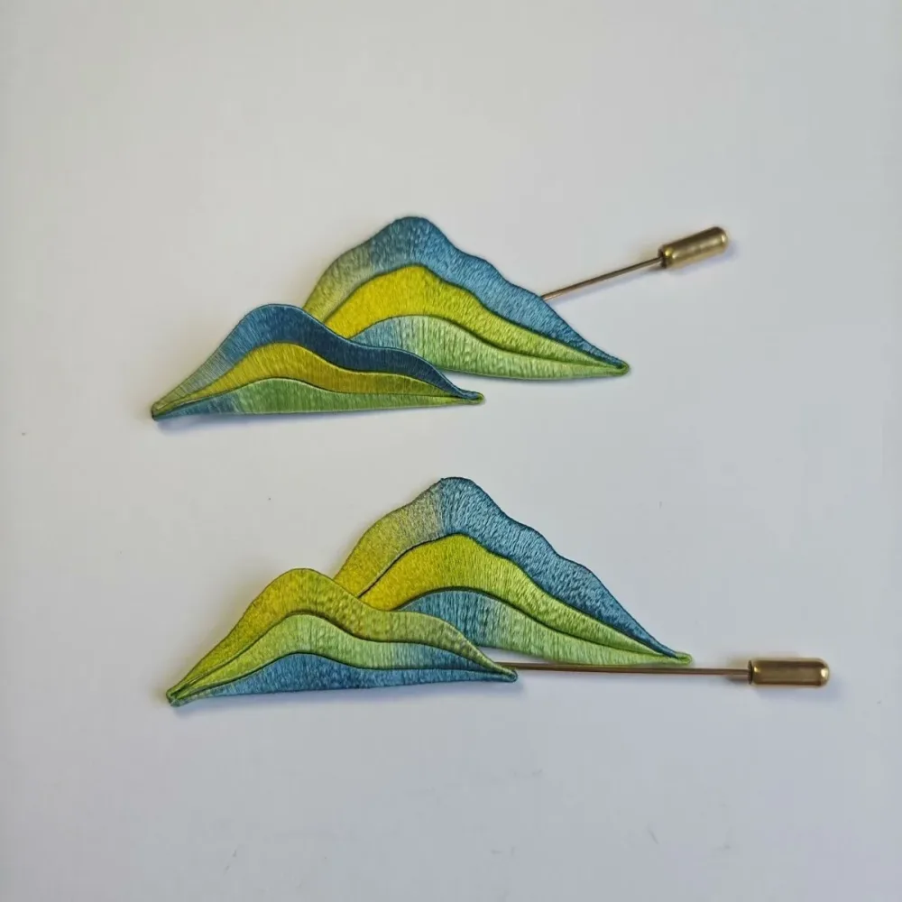Handmade Thread-Wrapped Mountain Landscape Brooch - Artisanal Chanhua "Endless Rivers and Mountains" Pin – Image 3
