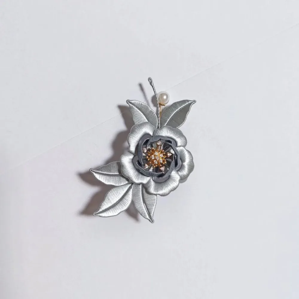 Handmade Chanhua Ink Camellia Brooch - Silver Grey with Gold Center – Image 3