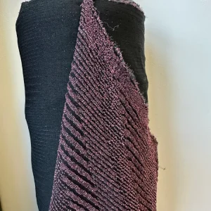 Tricot – Métalique rose et noir Tricot – Métalique rose et noir