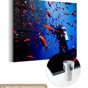 MuchoWow® Peinture sur verre 120×90 cm – Peinture sur verre acrylique – Un homme plonge avec un banc de poissons rouges – Photo sur verre – Peintures MuchoWow® Peinture sur verre 120×90 cm – Peinture sur verre acrylique – Un homme plonge avec un banc de poissons rouges – Photo sur verre – Peintures
