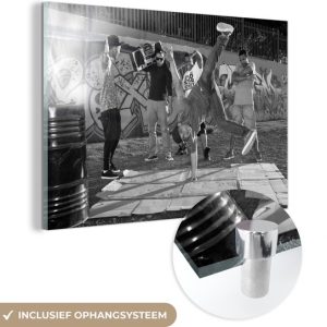 MuchoWow® Peinture sur verre 30×20 cm – Peinture acrylique sur verre – Danseurs Hip hop dans un parc – noir et blanc – Photo sur verre – Peintures MuchoWow® Peinture sur verre 30×20 cm – Peinture acrylique sur verre – Danseurs Hip hop dans un parc – noir et blanc – Photo sur verre – Peintures