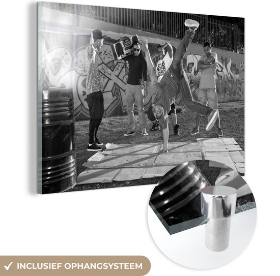 MuchoWow® Peinture sur verre 30x20 cm - Peinture acrylique sur verre - Danseurs Hip hop dans un parc - noir et blanc - Photo sur verre - Peintures