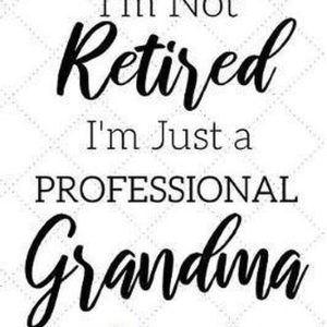 I’m Not Retired, I’m a Professional Grandma Carnet Funny pour les grands-mères ( Gifts de retraite pour les femmes, idéal pour la fête des mères, les anniversaires, Noël…) I’m Not Retired, I’m a Professional Grandma Carnet Funny pour les grands-mères ( Gifts de retraite pour les femmes, idéal pour la fête des mères, les anniversaires, Noël…)
