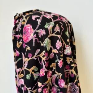 Jersey brossé – Fleur fuchsia fond noir Jersey brossé – Fleur fuchsia fond noir