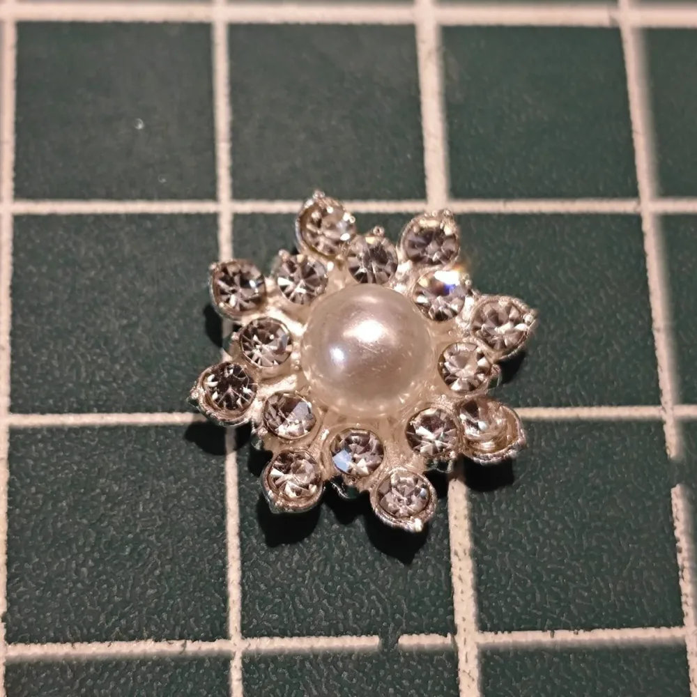 MF002 16mm Metal Snowflake Flower Center Embellishment - Rhinestone & Pearl Charm for DIY Jewelry, Ronghua & Craft Accessories – Image 3