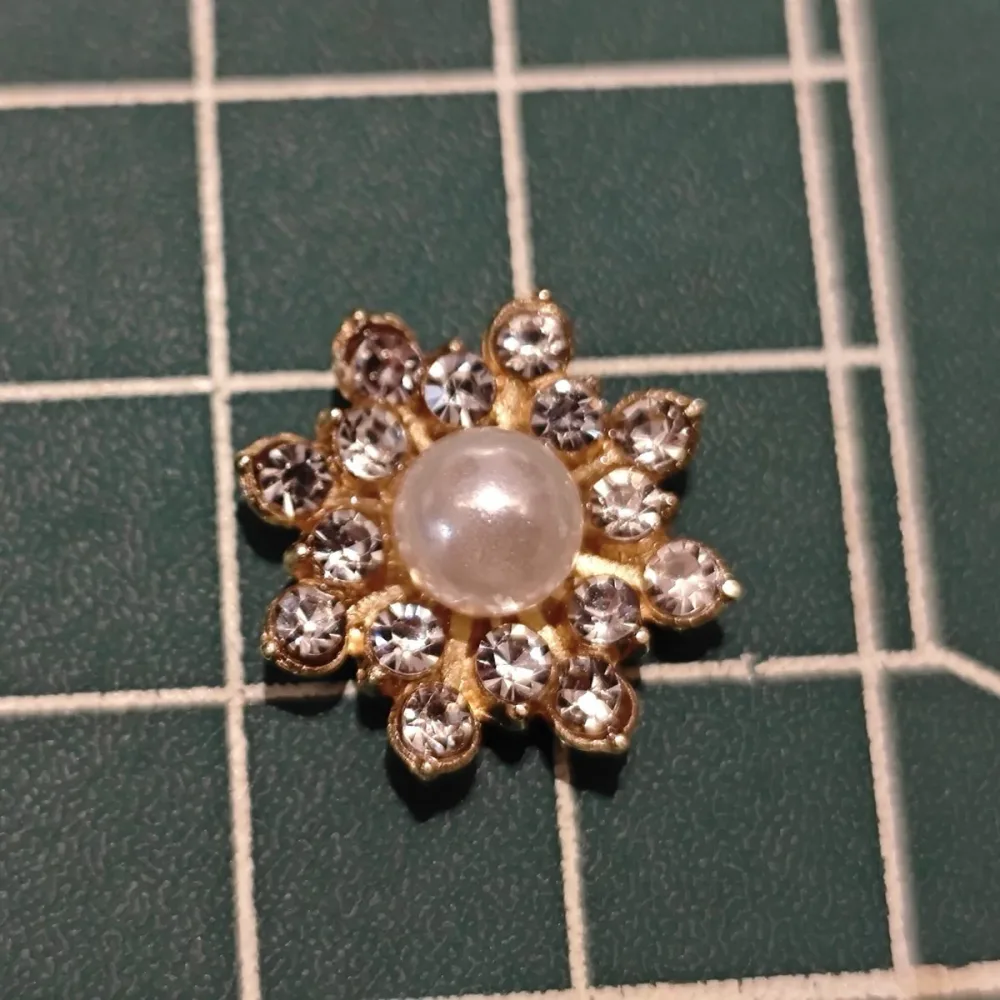 MF002 16mm Metal Snowflake Flower Center Embellishment - Rhinestone & Pearl Charm for DIY Jewelry, Ronghua & Craft Accessories – Image 2