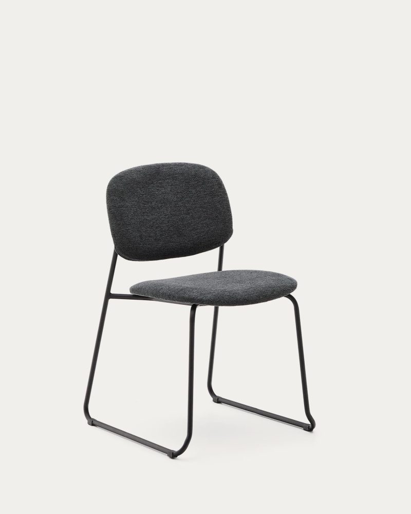 Stapelbarer Stuhl Meli mit grauer Chenille und grauen Metallbeinen FSC Mix Credit