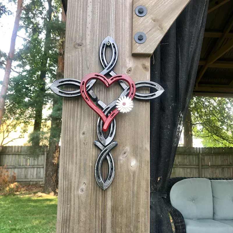 Croix en fer à cheval naturel avec coeur – Image 2
