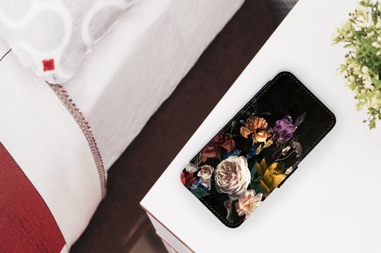 iPhone 13 Wallet Case bookcase phone case - Bloem - Roses - Motifs - Avec poches - Étui portefeuille avec fermeture magnétique