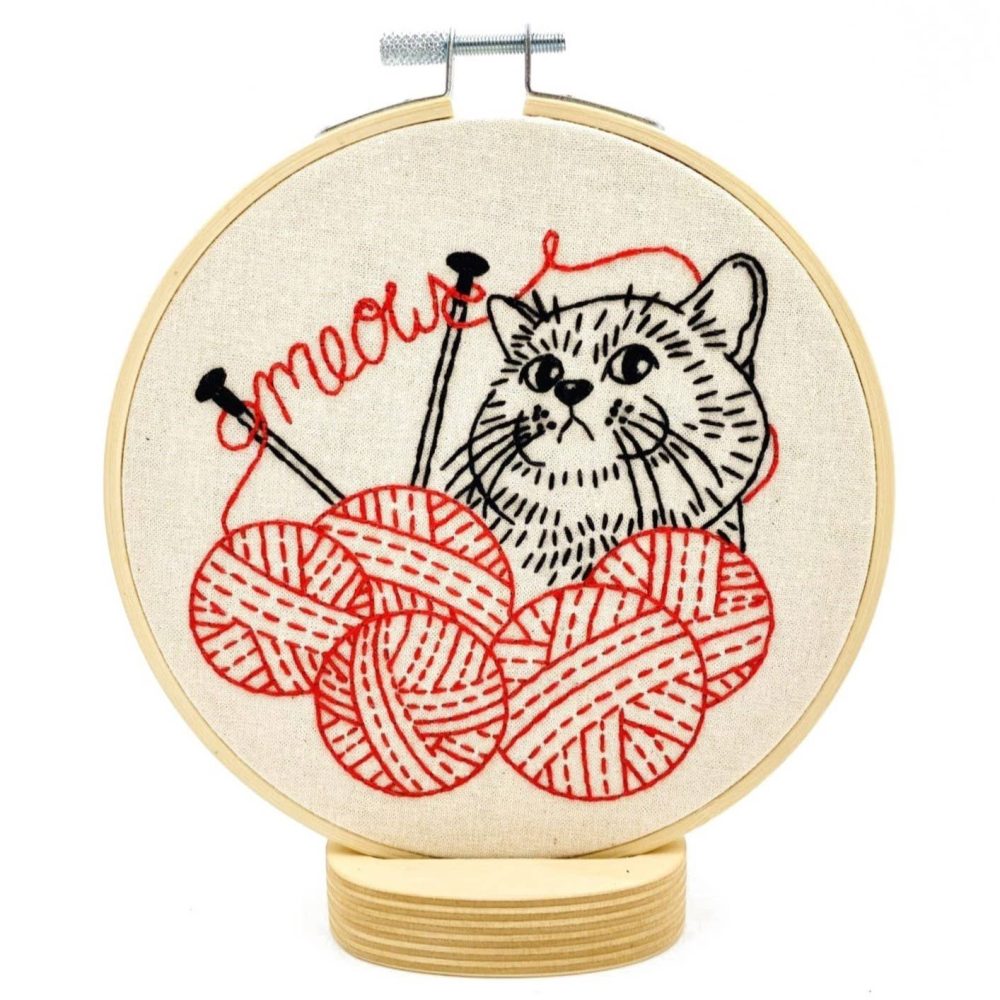 Kitten avec kit complet de broderie au tricot Kitten avec kit complet de broderie au tricot