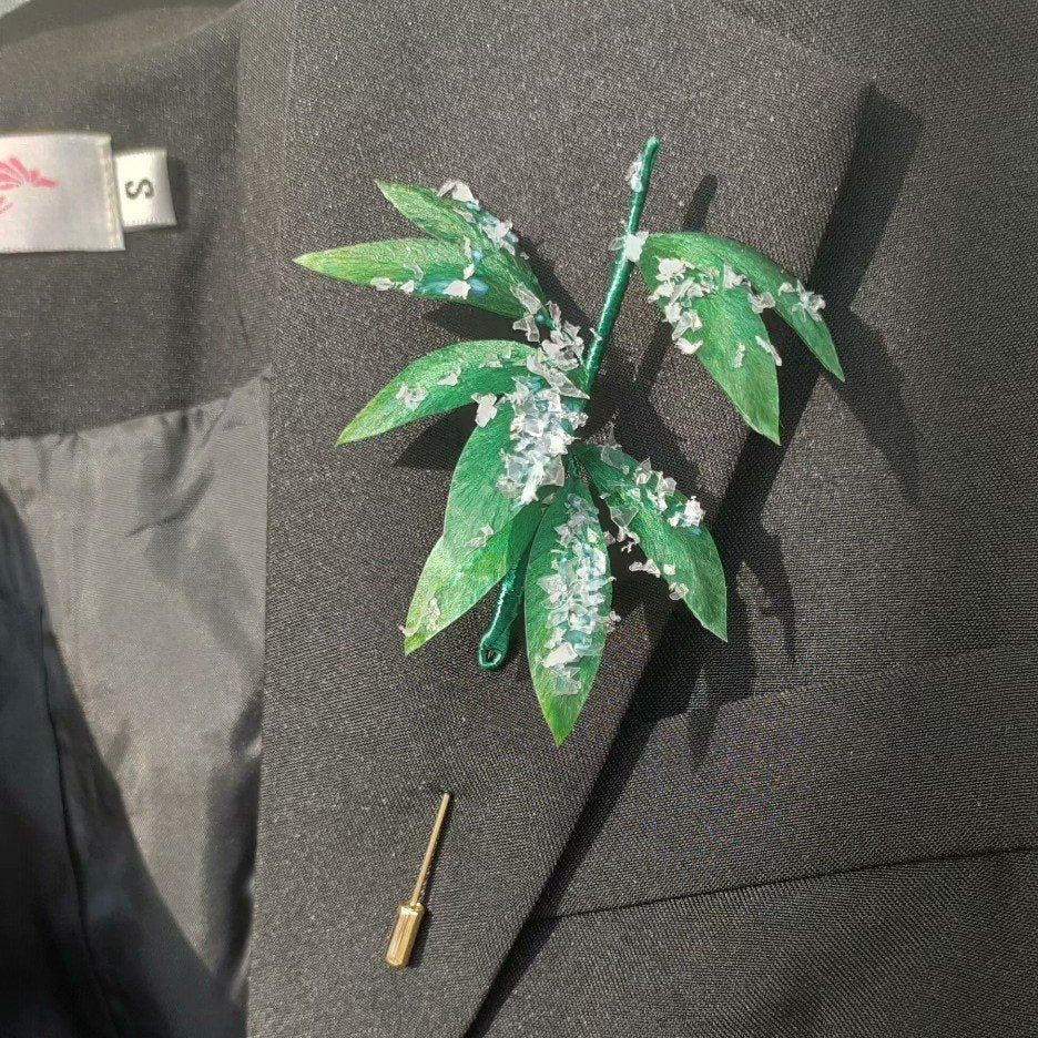 Handmade Snow Bamboo Ronghua Brooch - Artisanal Silk Botanical Pin – Image 2