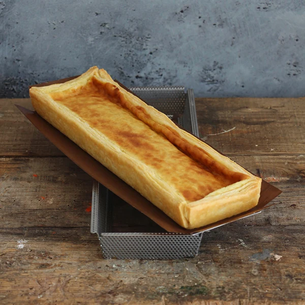 Moule rectangulaire amovible inox perforé 35 cm et feuille de cuisson antiadhésive De Buyer – Image 3