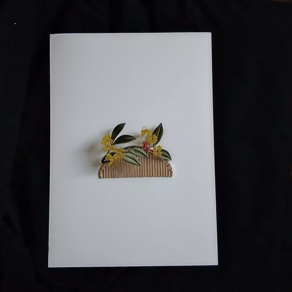 Handmade Chanhua Thread-Wrapped Osmanthus Hair Comb - Elegant Bunny & Floral Headpiece – Image 3