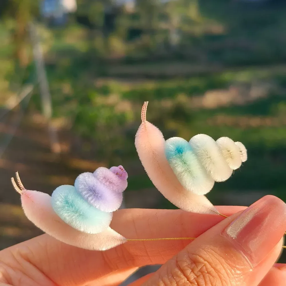 Handmade Small Ronghua Snail Ornament - Natural Mulberry Silk, 7 Colors – Image 3