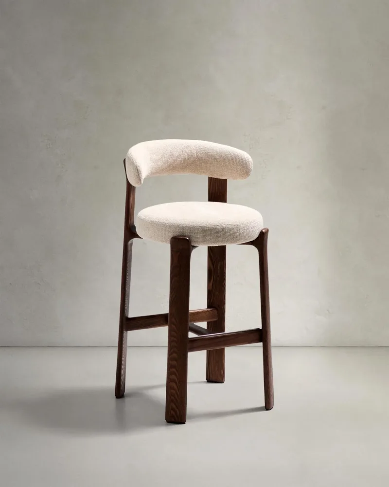 Hocker Granite aus beigefarbener Chenille und massivem Eschenholz mit walnussholzfarbenem