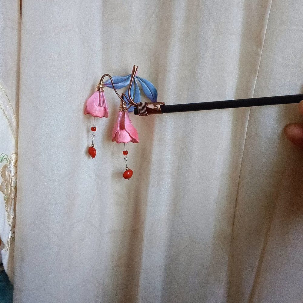 Handmade Chanhua Thread-Wrapped Fuchsia Hairpin - Floral Hanging Bell Accessory – Image 3