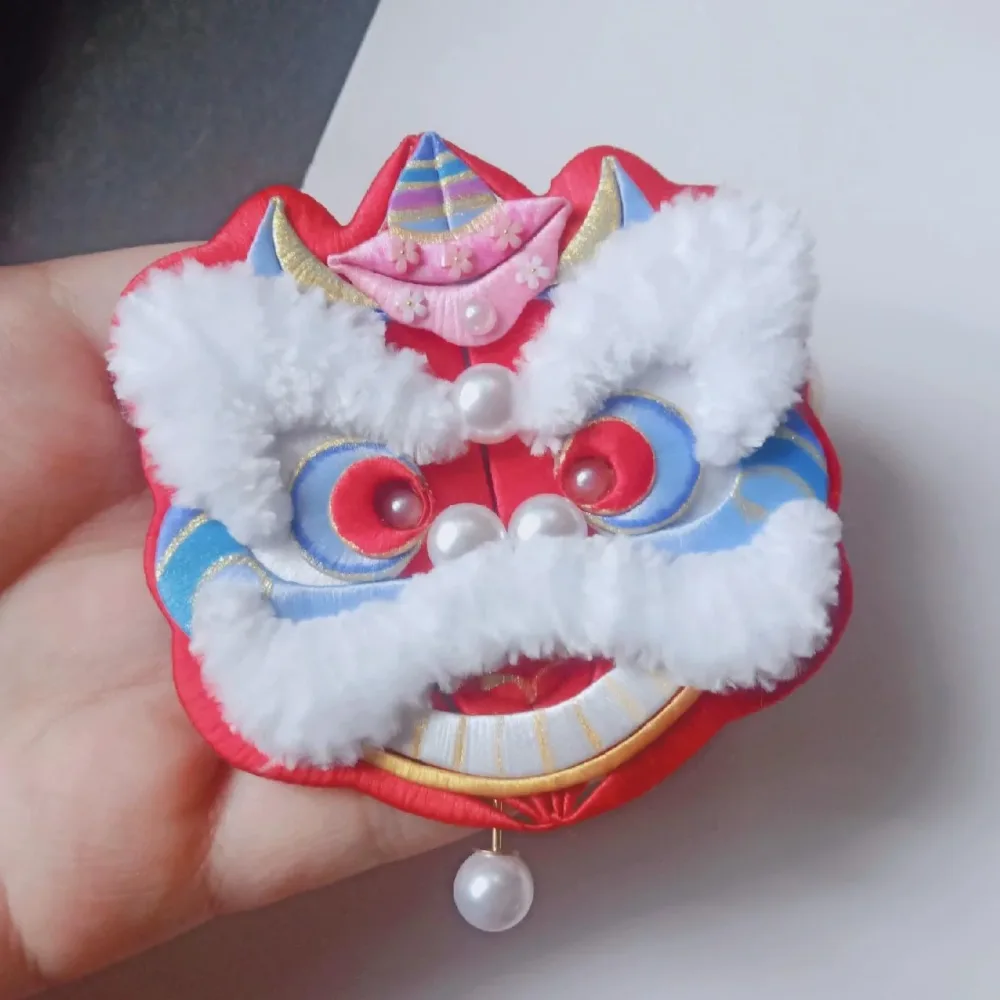 Lion Dance Bespoke Brooch - Silk Brooch(Chanhua) – Image 2