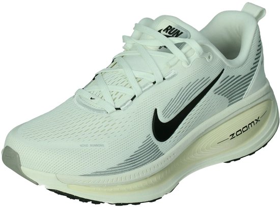 Nike vomero 18 en couleur blanche.