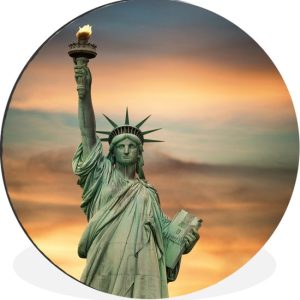 La Statue de la Liberté devant un ciel d’or Cercle mural aluminium – ⌀ 60 cm – peinture ronde – tirage photo sur aluminium / dibond / cercle mural / cercle vivant / cercle jardin (décoration murale) La Statue de la Liberté devant un ciel d’or Cercle mural aluminium – ⌀ 60 cm – peinture ronde – tirage photo sur aluminium / dibond / cercle mural / cercle vivant / cercle jardin (décoration murale)