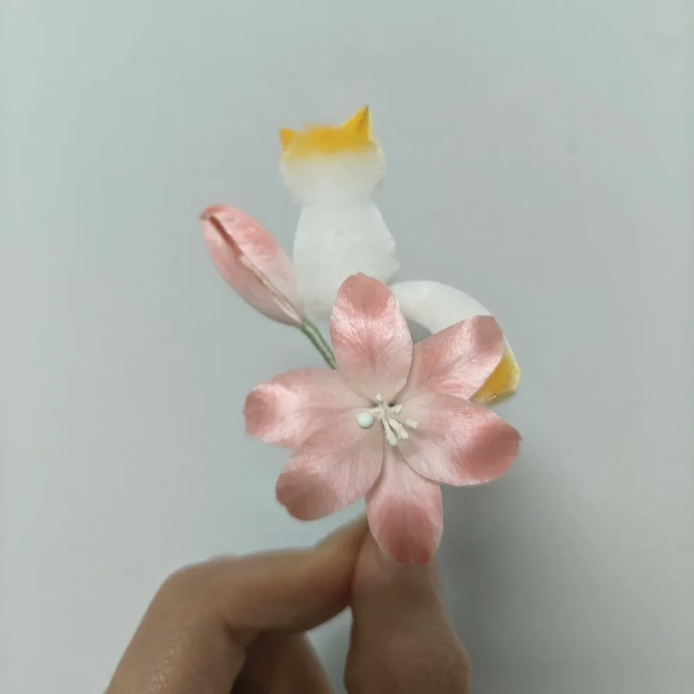 Handmade Ronghua Cat & Lily Brooch | Pink-White Mulberry Silk Velvet Kitten Flower Pin