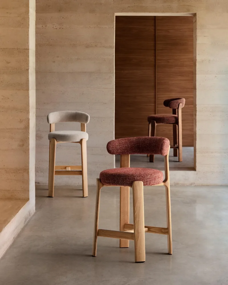 Hocker Granite aus beigefarbener Chenille und massivem Eschenholz mit walnussholzfarbenem – Image 3