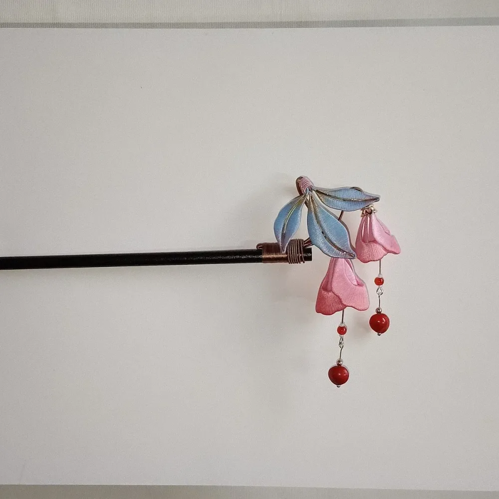 Handmade Chanhua Thread-Wrapped Fuchsia Hairpin - Floral Hanging Bell Accessory – Image 2