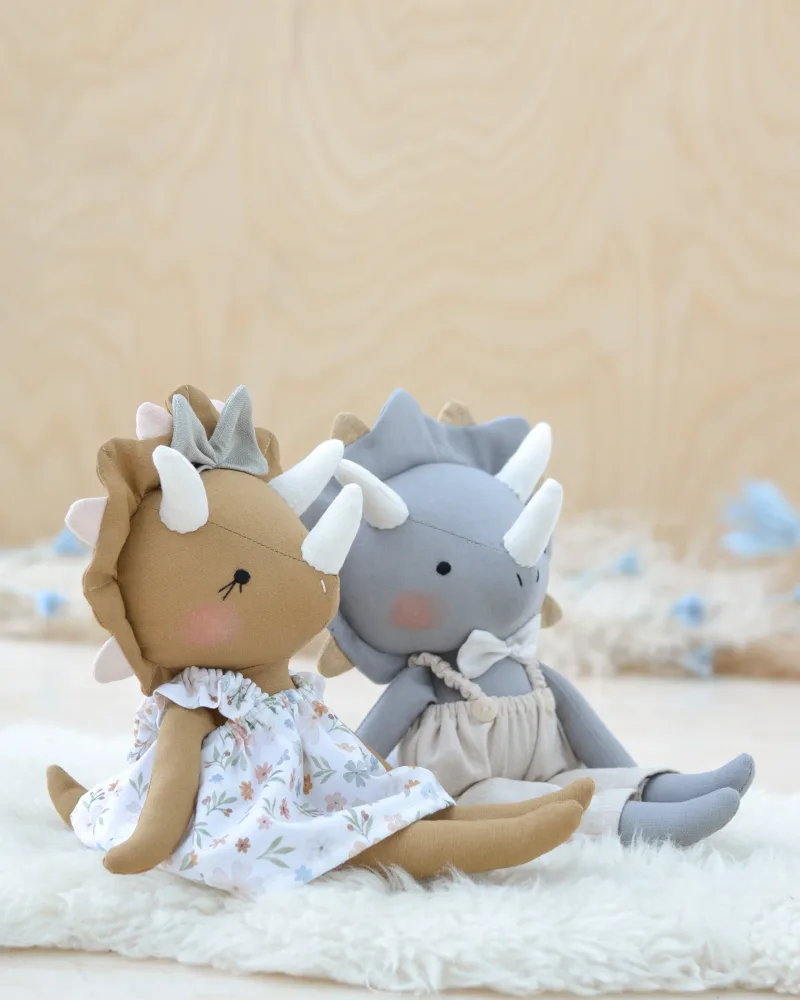 Patron de Couture Doudou Dinosaure Tricératops – Image 3