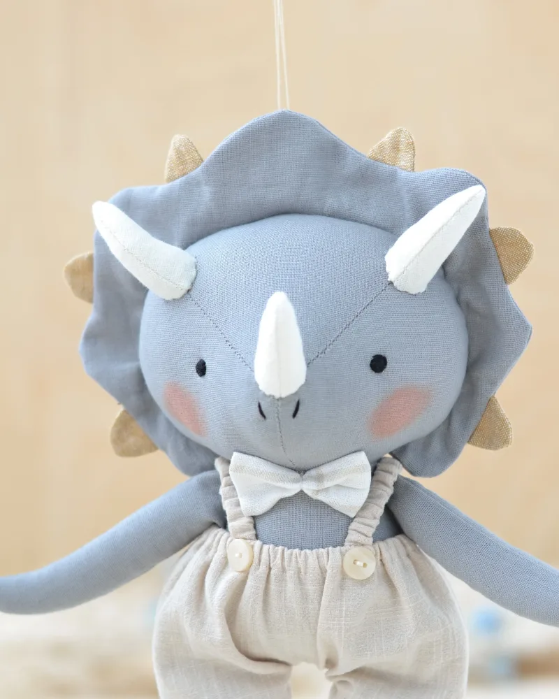 Patron de Couture Doudou Dinosaure Tricératops – Image 2