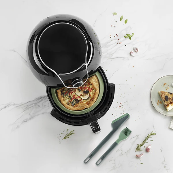 Set de 3 accessoires pour friteuse à air chaud avec moule, pince et pinceau Essential Lékué – Image 2