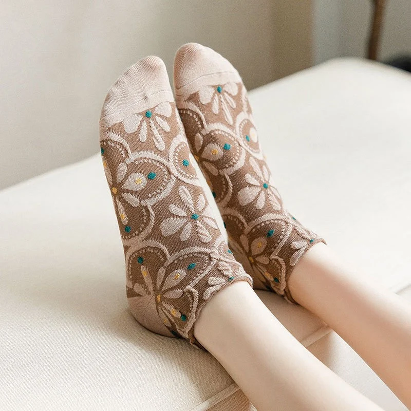 Chaussettes en coton à motif floral gaufré pour femmes – Image 3