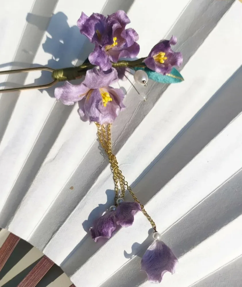 Handmade Iris Ronghua Hairpin - Artisanal Silk Floral Hair Accessory – Image 3