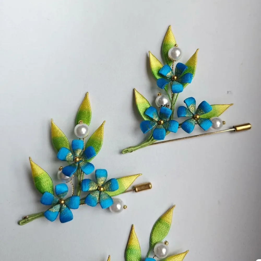 Blue And Green Flower Handmade Brooch - Silk Brooch(Chanhua) – Image 3