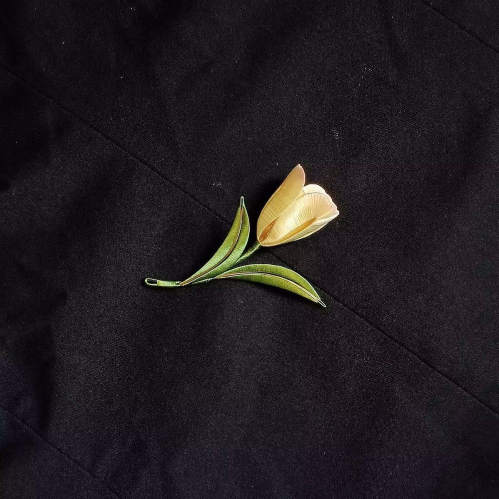 Handmade Thread-Wrapped Tulip Brooch - Elegant Chanhua Floral Jewelry – Image 3