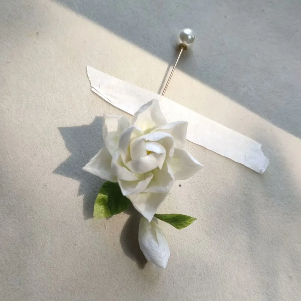 Handmade Gardenia Ronghua Brooch - Artisanal Silk Floral Pin – Image 3
