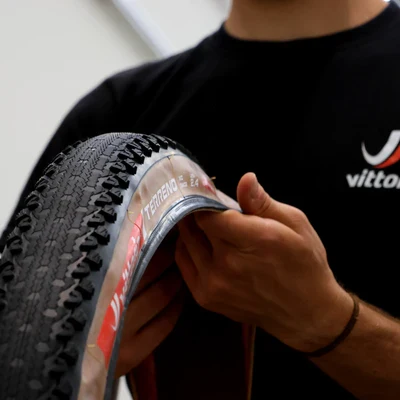 Pneu VITTORIA TERRENO XC RACE 29x2.25 Graphene/Silica Tubeless Ready Souple Beige – Image 3