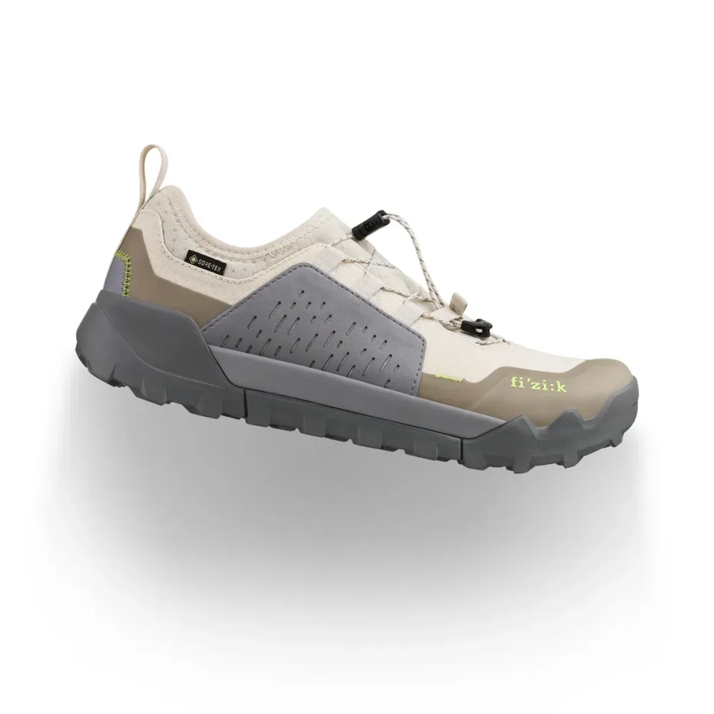 Chaussure VTT FIZIK ERGOLACE 2 GTX FLAT Beige/Gris Chaussure VTT FIZIK ERGOLACE 2 GTX FLAT Beige/Gris