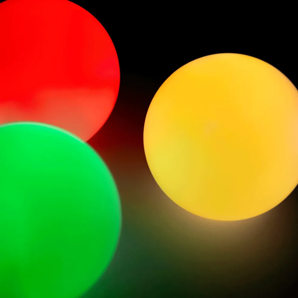 BALLE DE JONGLAGE LUMINEUSE À LEDS SIGNÉE WES PEDEN – Image 2