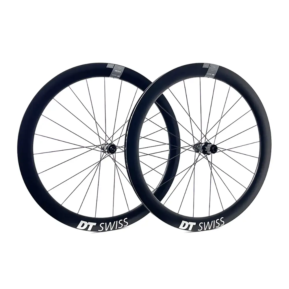 Paire de roues DT SWISS ERC 1600 SPLINE Disc Carbone 45mm avec pneus offert.
