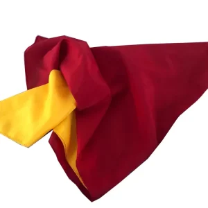 Une foulard change de couleur- tour de magie pour enfants Une foulard change de couleur- tour de magie pour enfants
