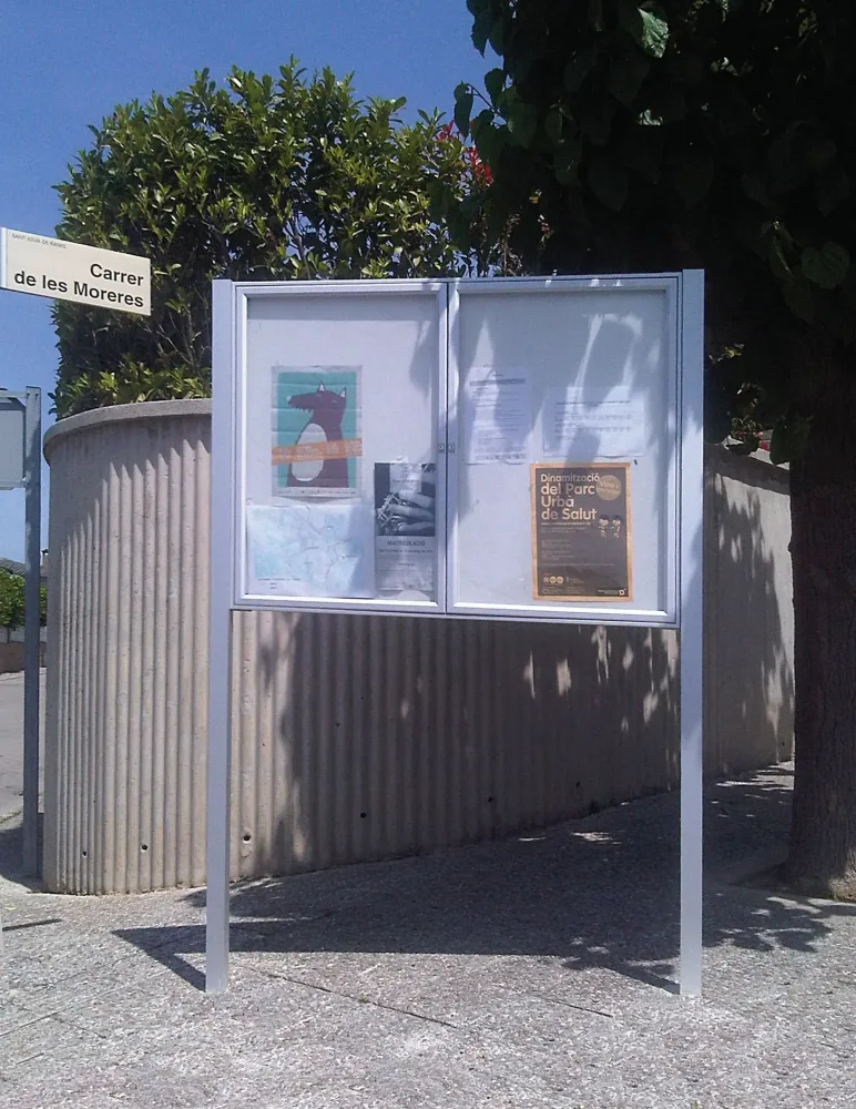 Vitrine Tradition double battant murale ou sur poteaux – Image 3