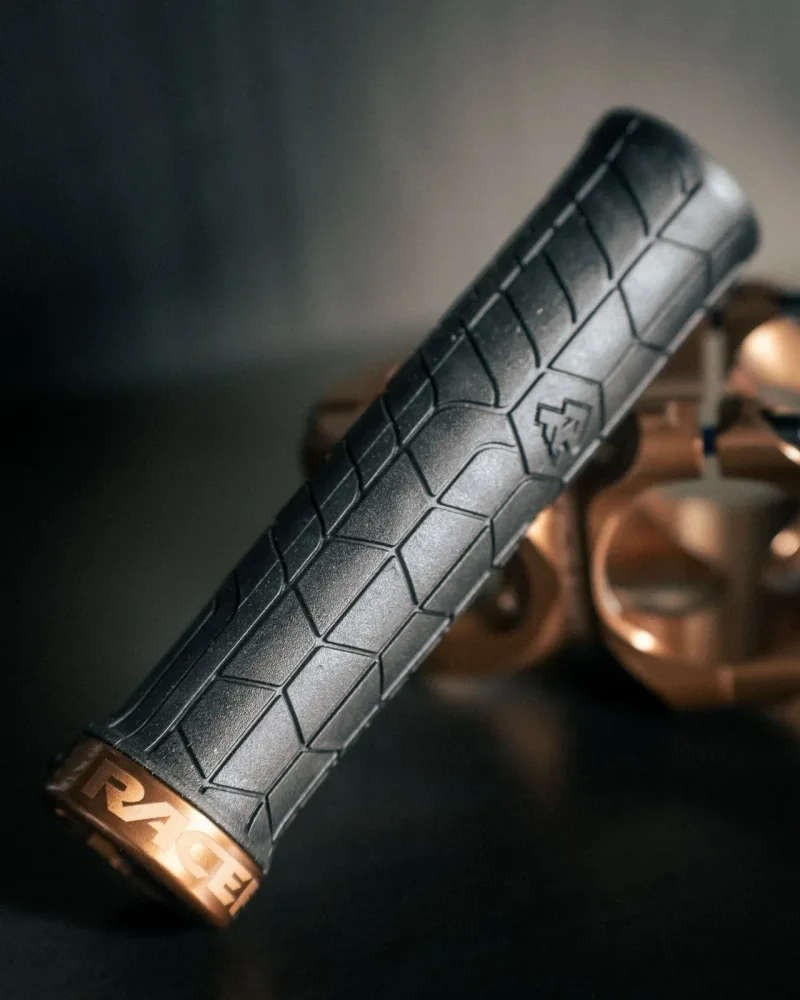 Grips RACE FACE GETTA Lock-On 135mm Noir/Bronze KashMoney – Image 3