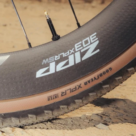 Roue Arrière ZIPP 303 SW XPLR Tubeless Ready (Center Lock) Grise – Image 2